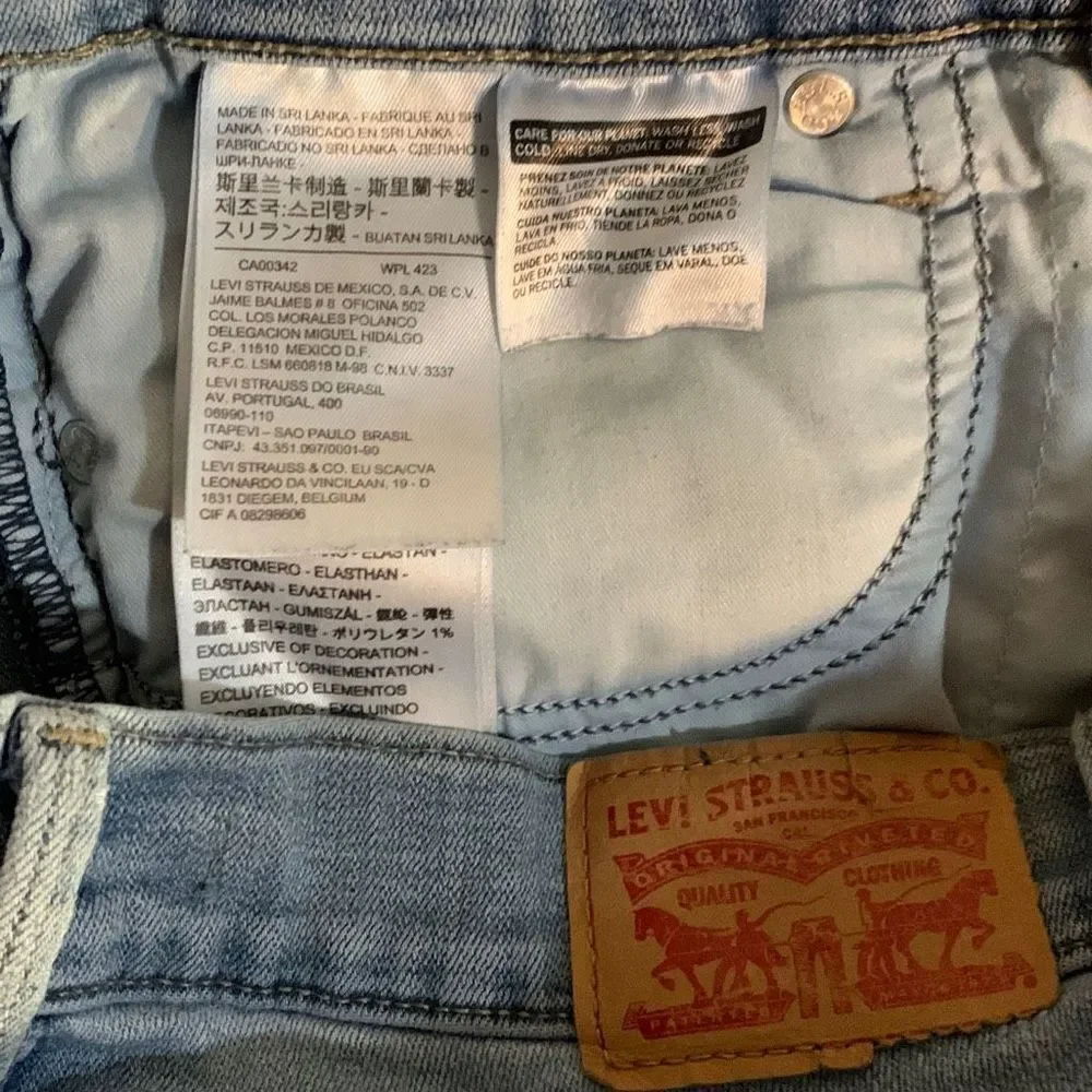 Levi’s 311 Shaping Skinny Size 28 / Inseam 28 Vintage Y2K